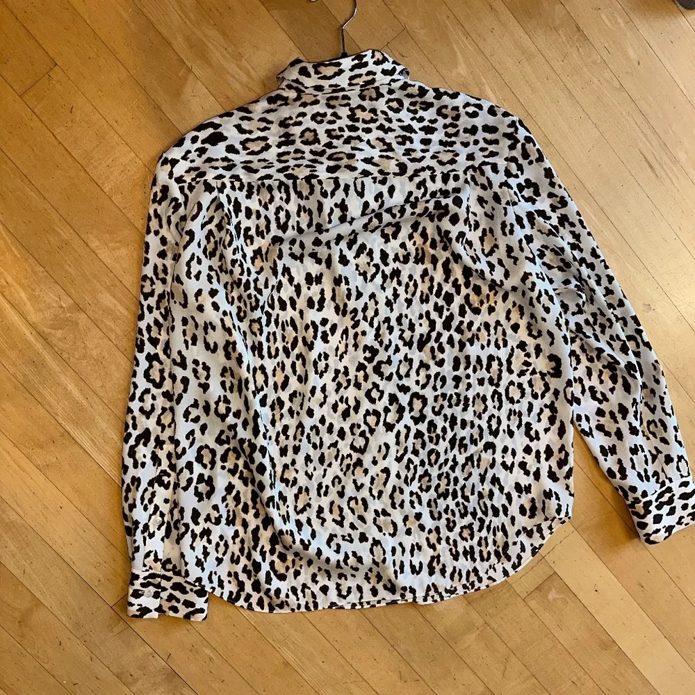 Theory animal print button shirt, P,   GD1144 - Picture 5 of 5